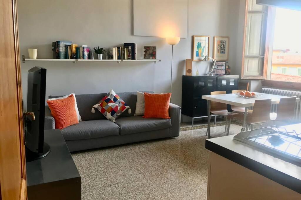Sunny Top Floor In San Frediano Firenze Bagian luar foto