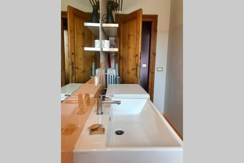 Sunny Top Floor In San Frediano Firenze Bagian luar foto