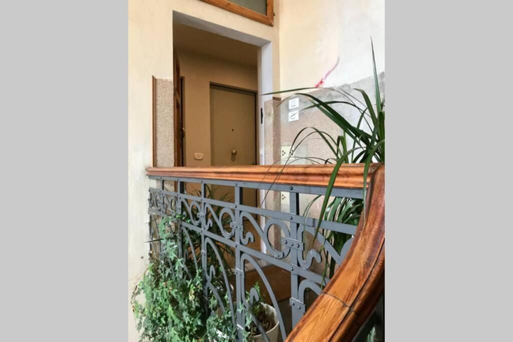 Sunny Top Floor In San Frediano Firenze Bagian luar foto